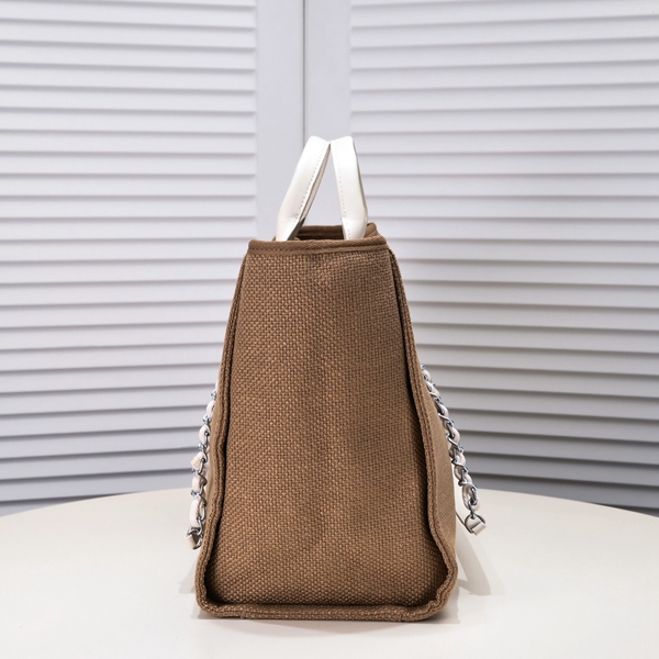 シャネルバッグ背面デザイン